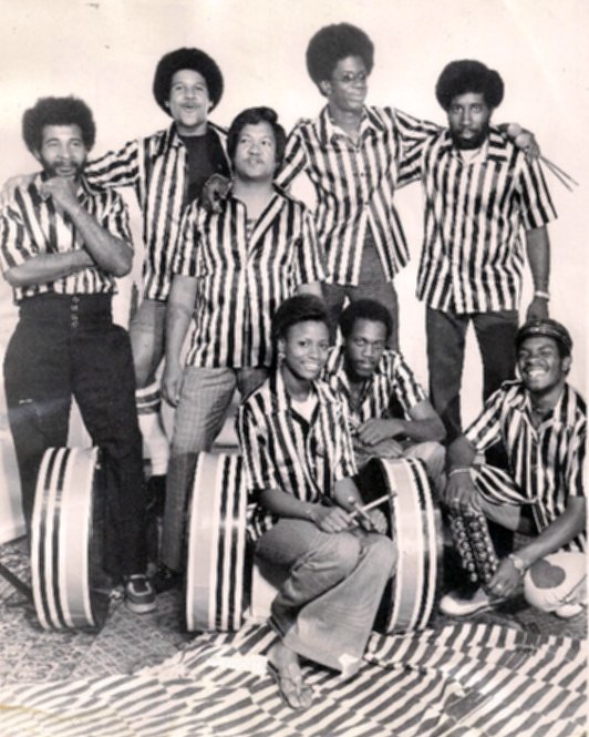 New York Harmonites, circa 1974 courtesy: Hueloy (top center)